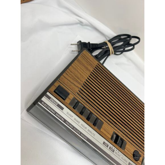 General Electric GE Digital FM/AM Clock Radio w/Alarm Model 7-4624 Tested - Picture 4 of 10